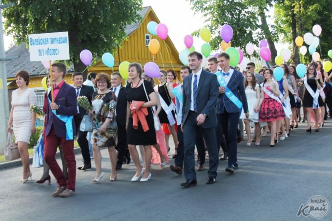 «Вот они, золотцы!» Районный бал выпускников состоялся в Вилейке 9 июня (фото)