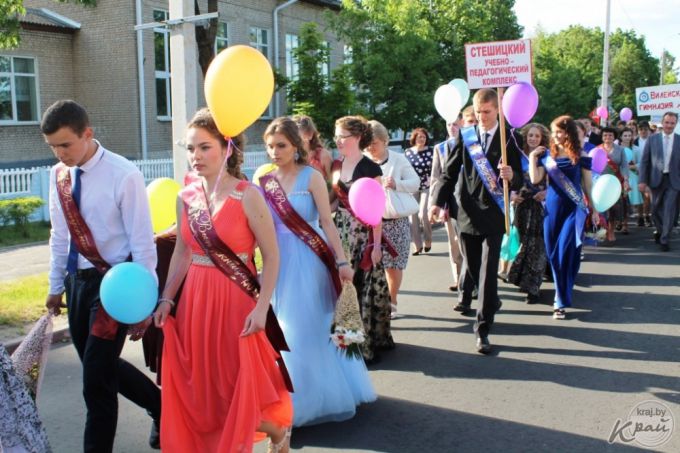 «Вот они, золотцы!» Районный бал выпускников состоялся в Вилейке 9 июня (фото)