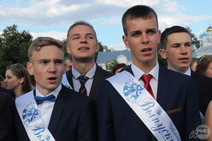 «Вот они, золотцы!» Районный бал выпускников состоялся в Вилейке 9 июня (фото)