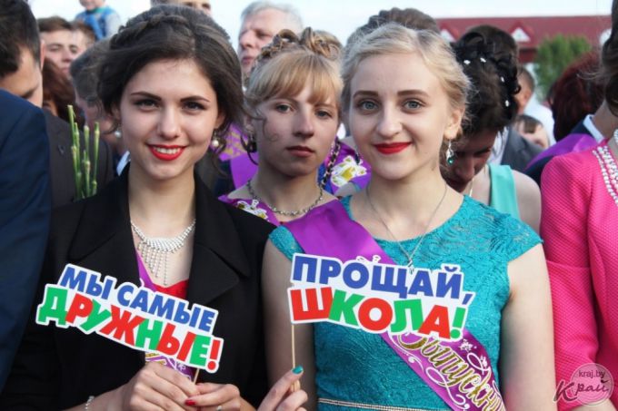 «Вот они, золотцы!» Районный бал выпускников состоялся в Вилейке 9 июня (фото)
