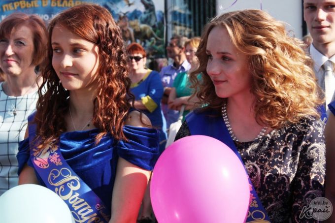 «Вот они, золотцы!» Районный бал выпускников состоялся в Вилейке 9 июня (фото)