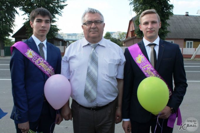 «Вот они, золотцы!» Районный бал выпускников состоялся в Вилейке 9 июня (фото)