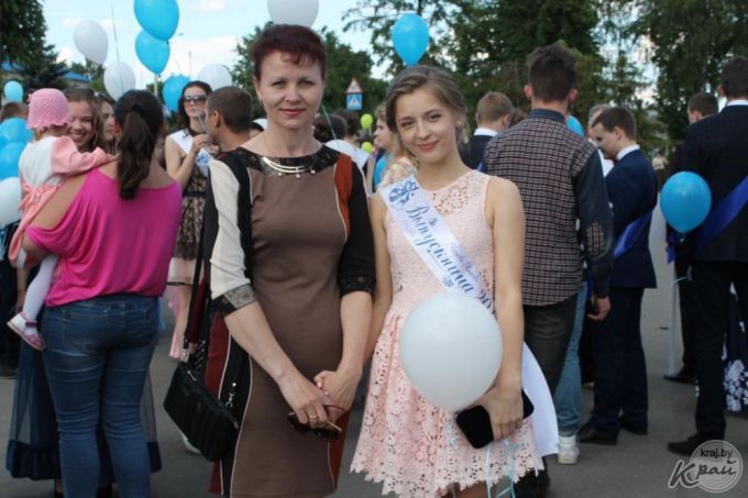 «Вот они, золотцы!» Районный бал выпускников состоялся в Вилейке 9 июня (фото)