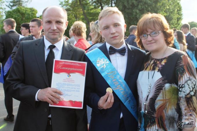 «Вот они, золотцы!» Районный бал выпускников состоялся в Вилейке 9 июня (фото)
