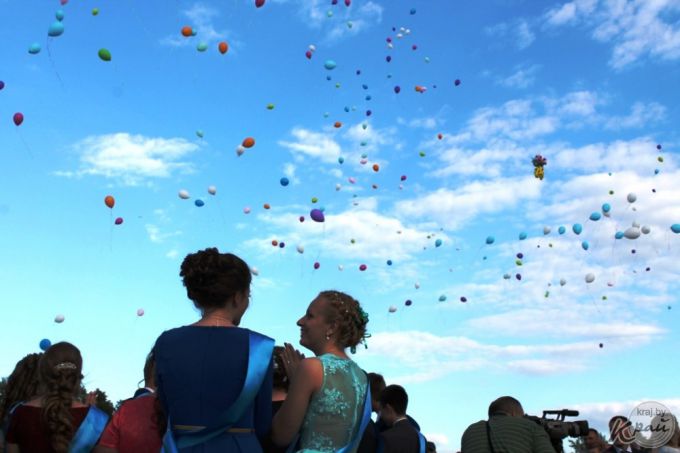 «Вот они, золотцы!» Районный бал выпускников состоялся в Вилейке 9 июня (фото)