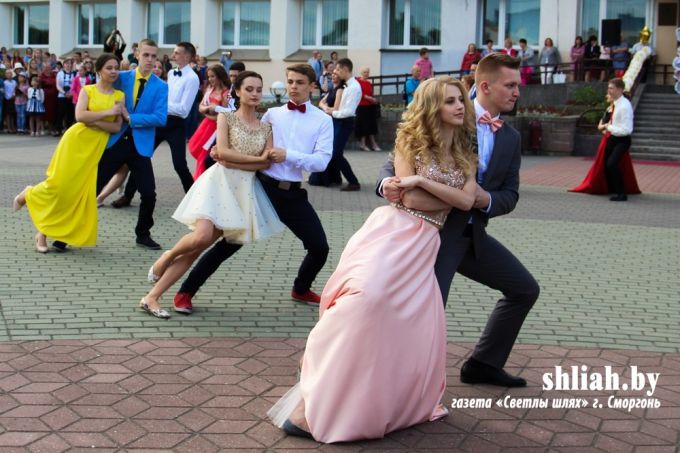 Фоторепортаж: 9 июня в Сморгони прошел районный выпускной