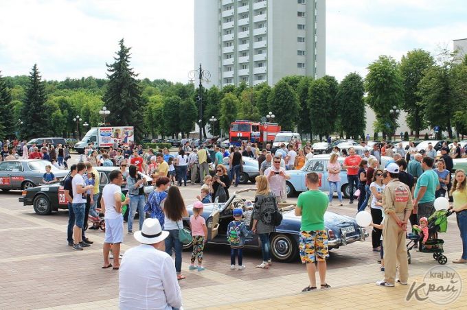 «Молодечно не Дакар!» 10 июня молодечненцы увидели парад ретроавтомобилей (фото, видео)