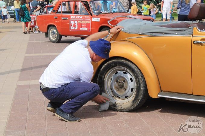 «Молодечно не Дакар!» 10 июня молодечненцы увидели парад ретроавтомобилей (фото, видео)