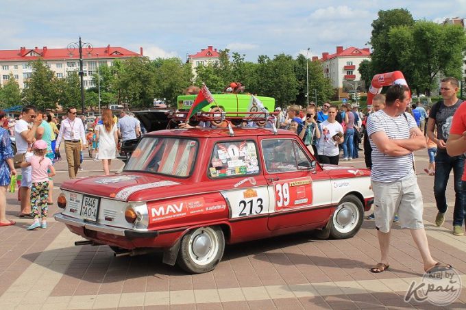 «Молодечно не Дакар!» 10 июня молодечненцы увидели парад ретроавтомобилей (фото, видео)