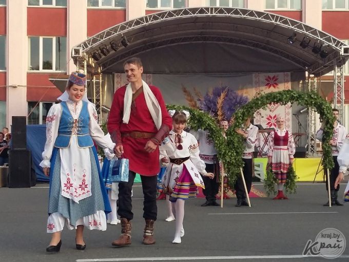 “Лебедзеўскія выкрутасы” прывезлі Гран-пры з міжнароднага фестывалю “Звіняць цымбалы і гармонік” (фота, відэа)