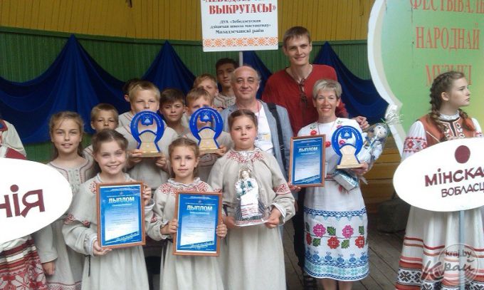 “Лебедзеўскія выкрутасы” прывезлі Гран-пры з міжнароднага фестывалю “Звіняць цымбалы і гармонік” (фота, відэа)