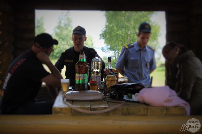 «То есть, если бы не вы, то я бы утонул?» Репортаж из рейда милиции и ОСВОДа по Вилейскому водохранилищу (фото)