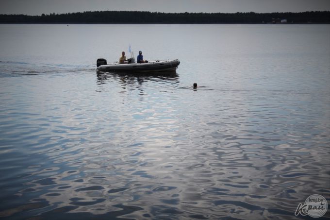 «То есть, если бы не вы, то я бы утонул?» Репортаж из рейда милиции и ОСВОДа по Вилейскому водохранилищу (фото)