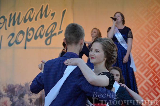Фоторепортаж: Традиционный праздник "Виват, выпускники!" в Глубоком
