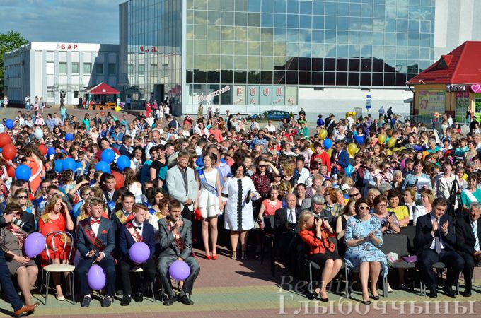 Фоторепортаж: Традиционный праздник "Виват, выпускники!" в Глубоком