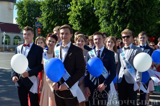 Фоторепортаж: Традиционный праздник "Виват, выпускники!" в Глубоком