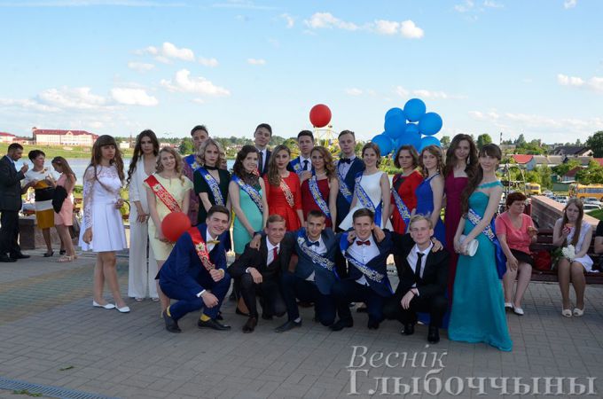 Фоторепортаж: Традиционный праздник "Виват, выпускники!" в Глубоком