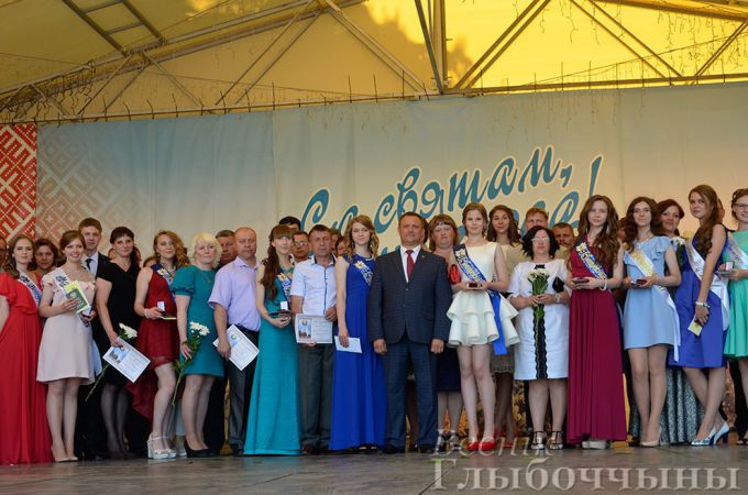 Фоторепортаж: Традиционный праздник "Виват, выпускники!" в Глубоком