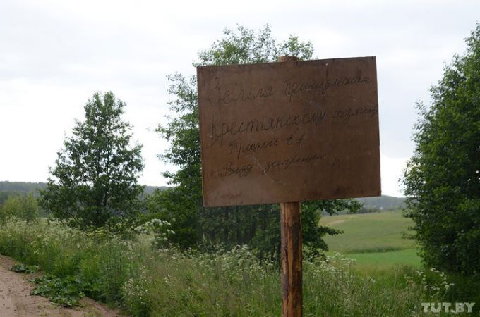 Конфликт в Молодечненском районе: к хутору из трех домов собираются строить четвертую дорогу (фото)