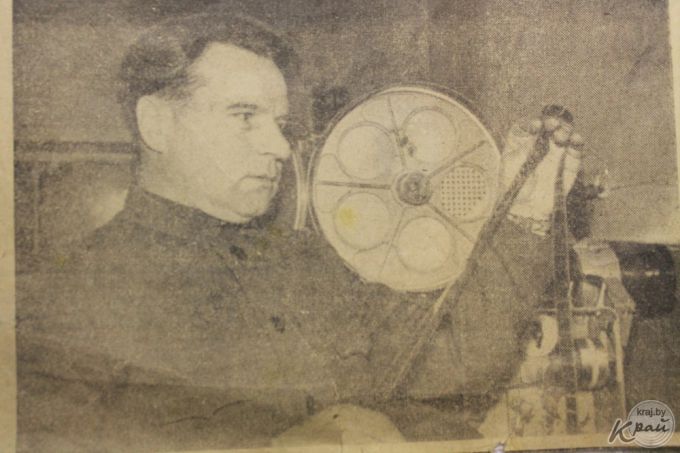 «Смотрели кино и стоя, и сидя». Старейший киномеханик страны о том, как искусство добиралось до Вилейского района (фото)