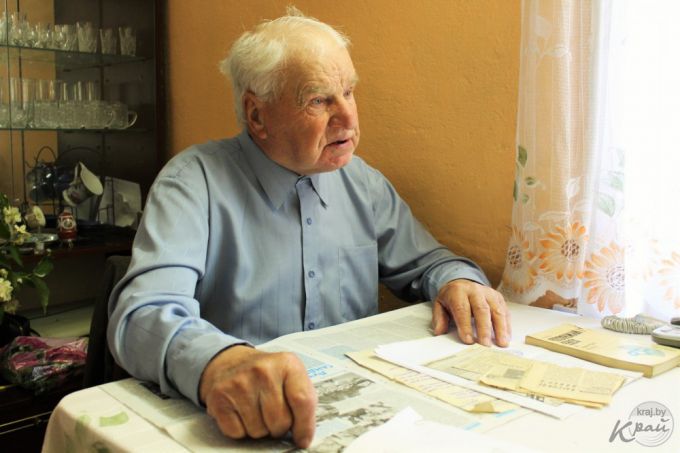 «Смотрели кино и стоя, и сидя». Старейший киномеханик страны о том, как искусство добиралось до Вилейского района (фото)