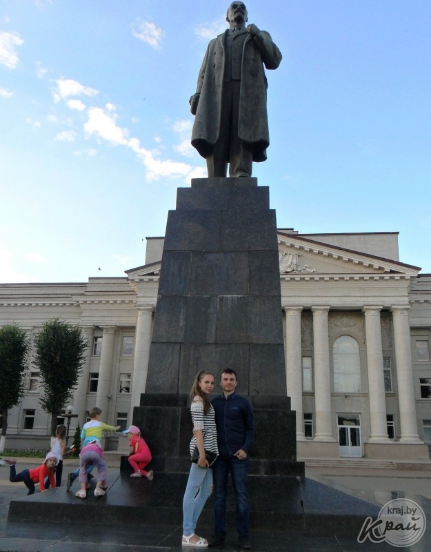 Затюнингованный «Запорожец» и рабочий ЕрАЗ. Пробег ретроавтомобилей в Молодечно встречали сигналами клаксонов