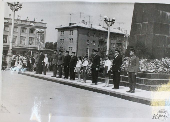 На площади Ленина и стадионе. Как в Молодечно 50 лет назад праздновали День Независимости (фото)
