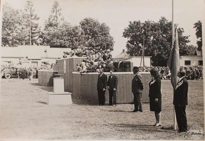 На площади Ленина и стадионе. Как в Молодечно 50 лет назад праздновали День Независимости (фото)