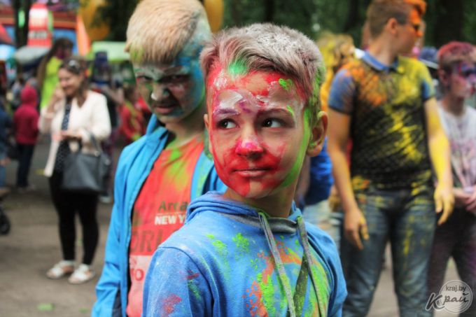 Выставка собак, картины в грузовике и много музыки. В Вилейке прошел фестиваль субкультур «Энергия молодости» (фото)