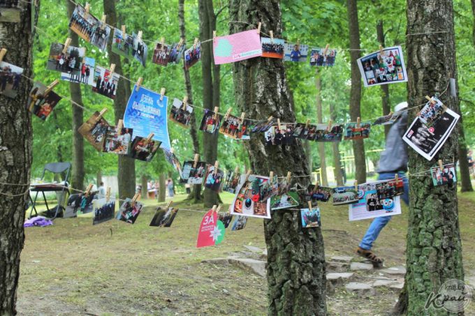Выставка собак, картины в грузовике и много музыки. В Вилейке прошел фестиваль субкультур «Энергия молодости» (фото)