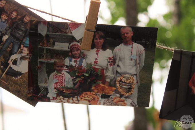 Выставка собак, картины в грузовике и много музыки. В Вилейке прошел фестиваль субкультур «Энергия молодости» (фото)