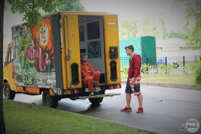 Выставка собак, картины в грузовике и много музыки. В Вилейке прошел фестиваль субкультур «Энергия молодости» (фото)