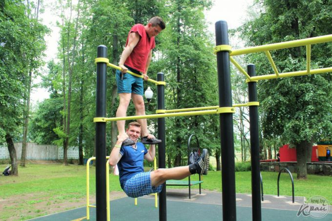 Выставка собак, картины в грузовике и много музыки. В Вилейке прошел фестиваль субкультур «Энергия молодости» (фото)