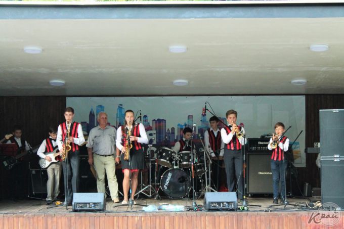 Выставка собак, картины в грузовике и много музыки. В Вилейке прошел фестиваль субкультур «Энергия молодости» (фото)