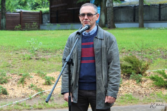 Скульптуру мамы с детьми 2 июля открыли в городском парке Вилейки (фото)