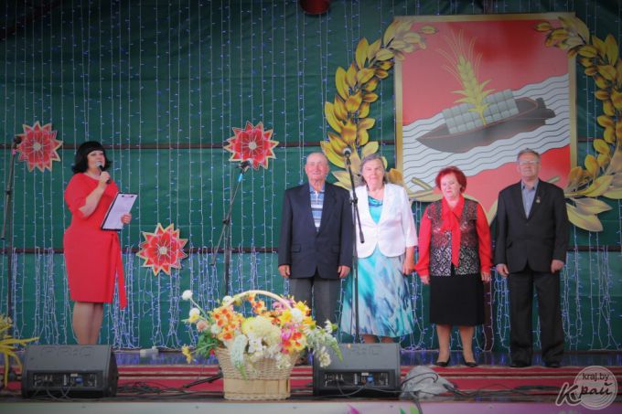 Парад зонтиков, открытие скульптуры Матери, салют и концерт Хлестова. Вилейка отпраздновала День Независимости (фото)