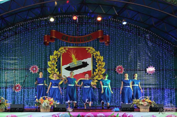 Парад зонтиков, открытие скульптуры Матери, салют и концерт Хлестова. Вилейка отпраздновала День Независимости (фото)