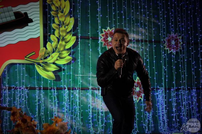 Парад зонтиков, открытие скульптуры Матери, салют и концерт Хлестова. Вилейка отпраздновала День Независимости (фото)