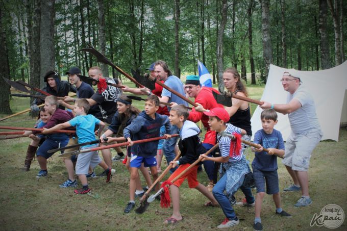 Штурм замка, бои и танцы. Фестиваль «Гонару продкаў» в Вилейке посетили свыше 1 000 человек (фото)