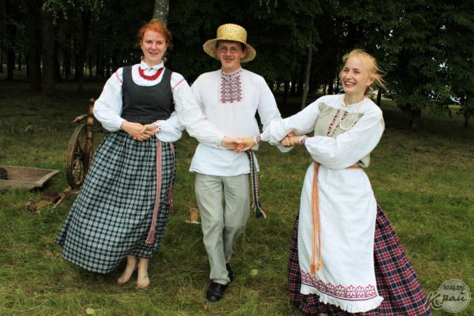 Штурм замка, бои и танцы. Фестиваль «Гонару продкаў» в Вилейке посетили свыше 1 000 человек (фото)