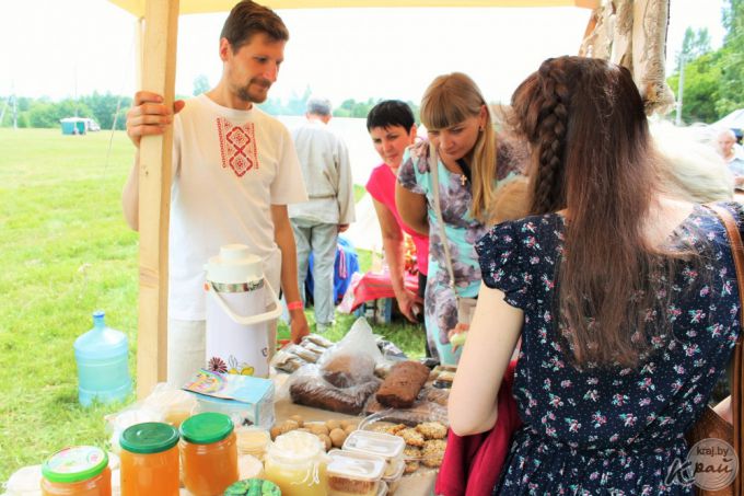 Штурм замка, бои и танцы. Фестиваль «Гонару продкаў» в Вилейке посетили свыше 1 000 человек (фото)