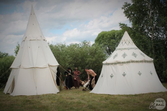 Штурм замка, бои и танцы. Фестиваль «Гонару продкаў» в Вилейке посетили свыше 1 000 человек (фото)