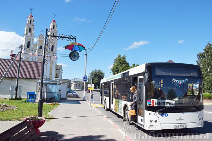 Первые уличные часы появились в Глубоком на площади 17 Сентября (фото)
