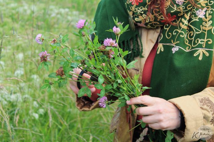 Чем пышнее, тем лучше. Три совета, как сплести купальский венок (фото)