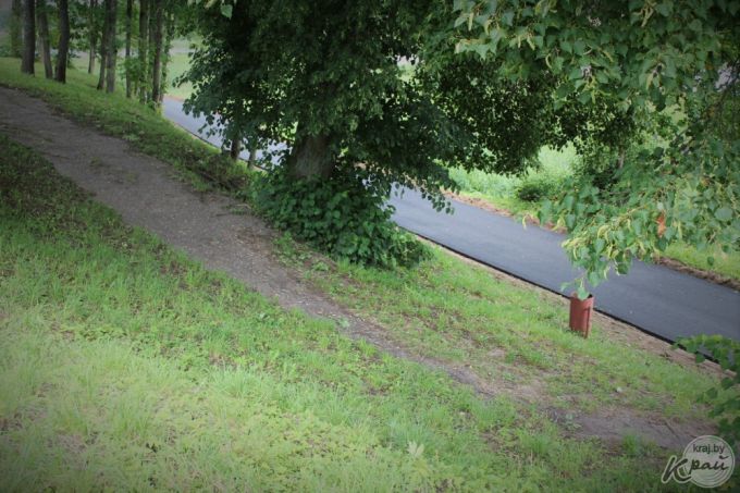 Километровую велодорожку достраивают в Вилейке. Обкатать ее велолюбители смогут уже завтра (фото)