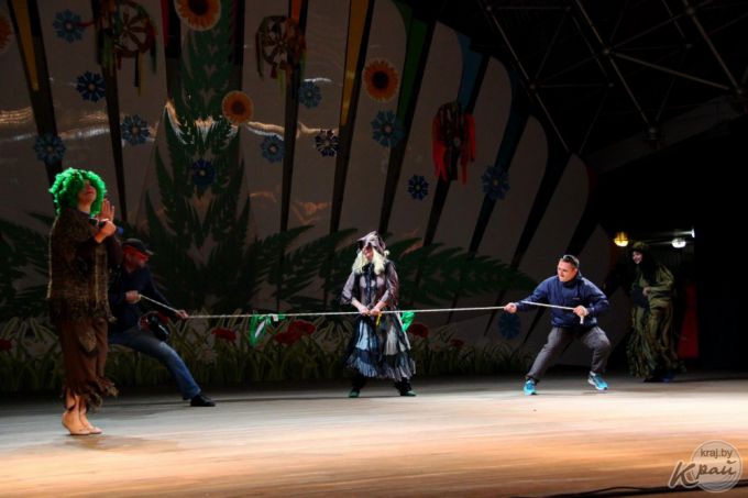 Сотни молодечненцев пришли на Купалье в парк (фото)