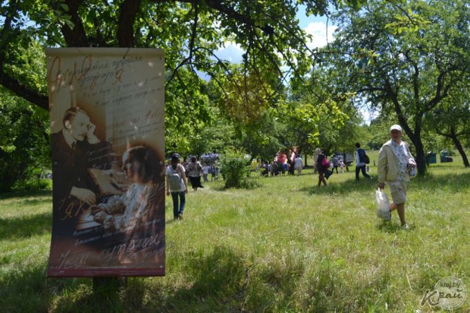 «Купалінка» в современной обработке и 4-метровый рушник. Как прошел праздник поэзии, песни и народных ремесел в Вязынке