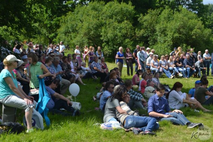 «Купалінка» в современной обработке и 4-метровый рушник. Как прошел праздник поэзии, песни и народных ремесел в Вязынке