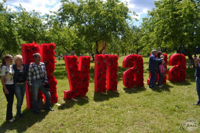 «Купалінка» в современной обработке и 4-метровый рушник. Как прошел праздник поэзии, песни и народных ремесел в Вязынке