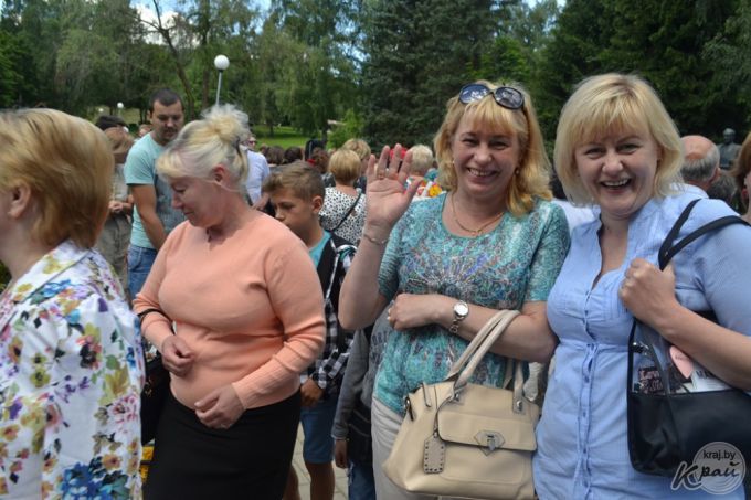 «Купалінка» в современной обработке и 4-метровый рушник. Как прошел праздник поэзии, песни и народных ремесел в Вязынке